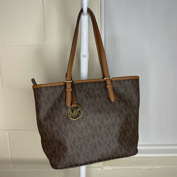 Michael Kors Jet Set Medium Monogram Tote - Picture 4 of 15